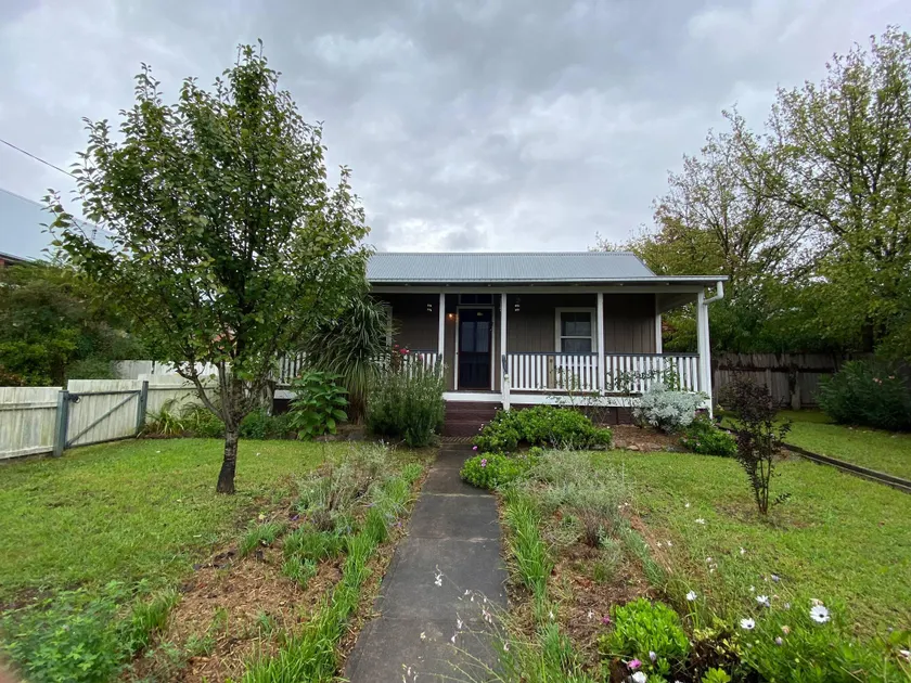 Awen Cottage - Where Heritage meets the heart of Tenterfield - Image 1