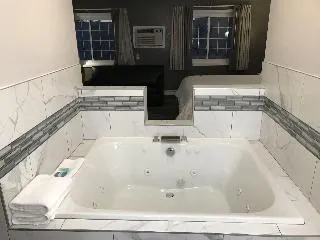 Americas Best Value Inn - Image 1