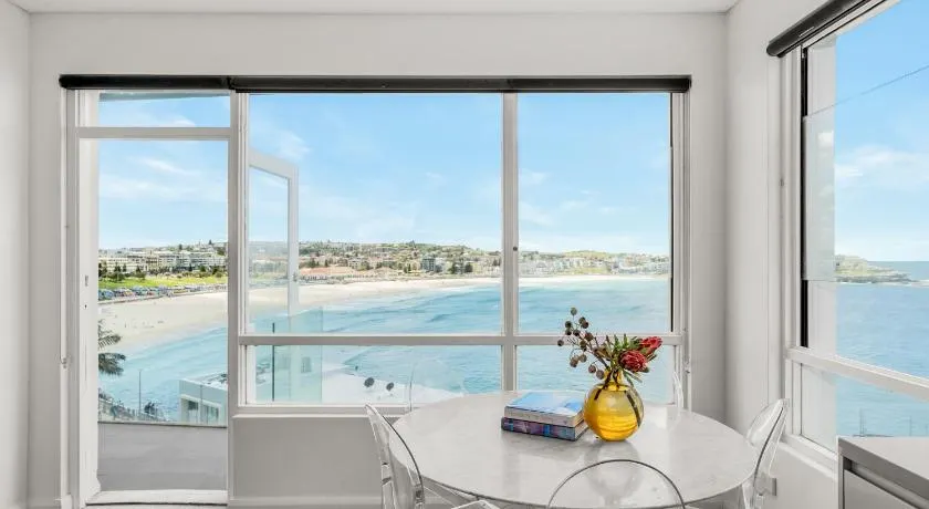 Breathtaking Bondi Beach Ocean Views Parking Opposite Icebergs - Image 1