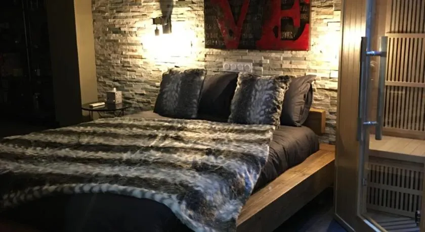 Love and Spa - Image 1