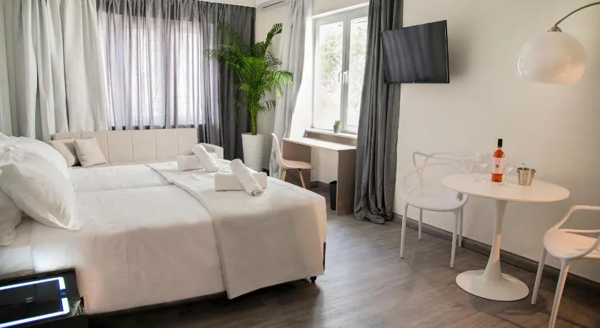 Celia Residence - Image 1