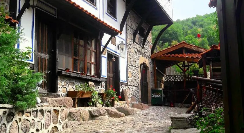 Popsokol House - Image 1