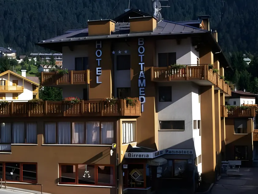 Àlia Bianca Active & Family Hotel - Image 1