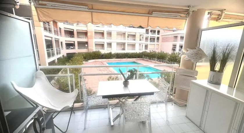 GOLFE-JUAN, grand T1 lumineux , piscine , parking & plage pour 4 personnes - Image 1