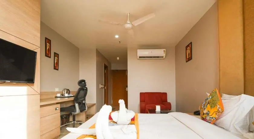 Hotel Ashoka Grand - Image 1