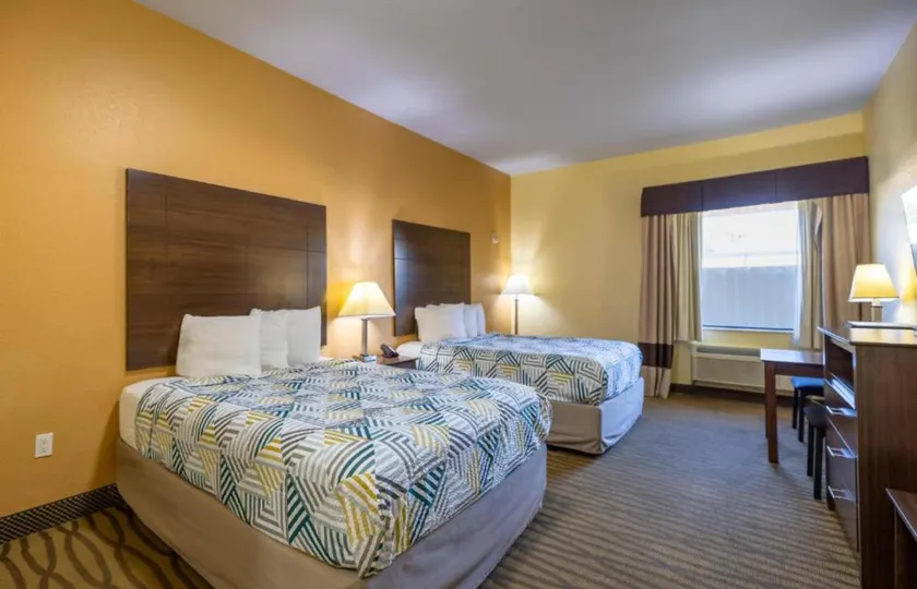 Murray Inn & Suites - Image 1
