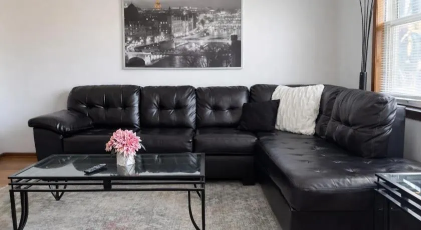 Location! Location! 2bd 1bth spacious apartment! - Image 1