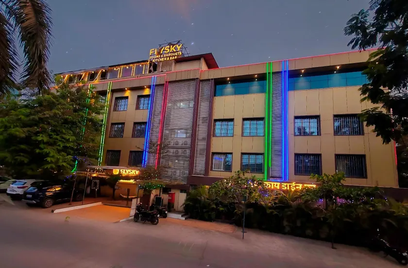 Hotel Flysky Rooms & Banquets - Image 1