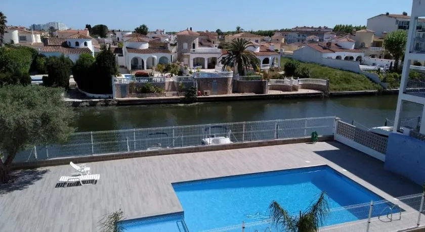 Apartament amb piscina - Image 1