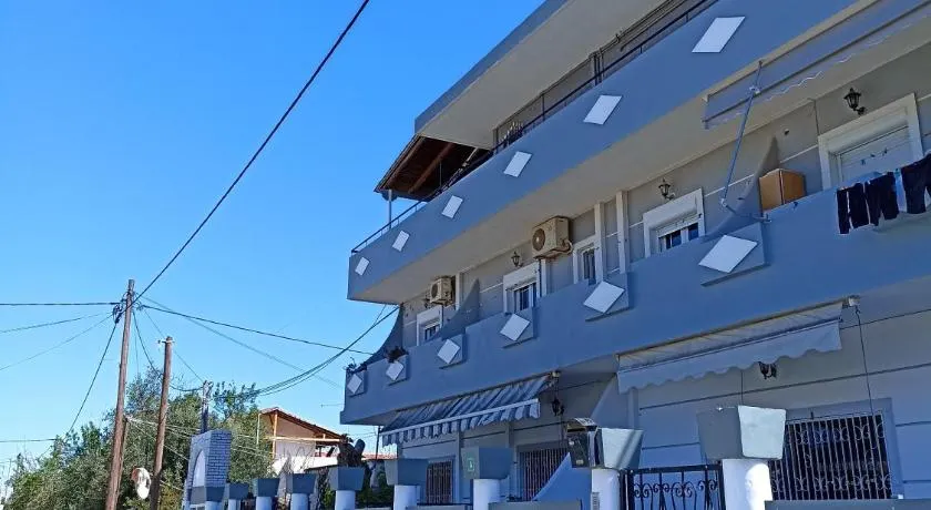 Seven Seas Apartments - Image 1