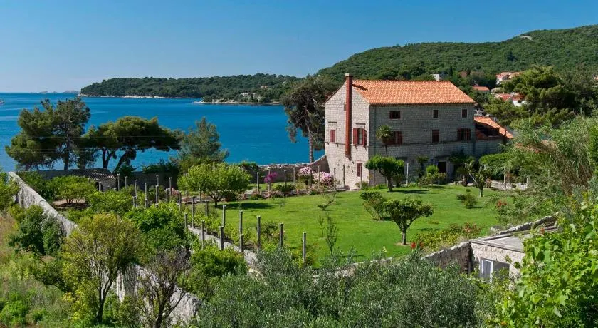 Rooms , FREE parking, beach, sea front Castle Zamagna, Mali Zaton bay - Image 1