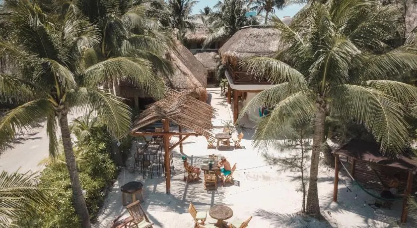 Casa Iguana Holbox - Beachfront Hotel - Image 1