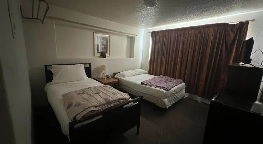 Economy Inn - Image 1