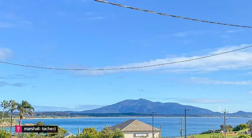 Horseshoe Beach Cottage - Young Street 4 - Image 1