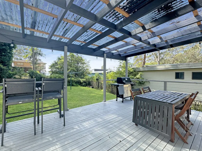 Pet-Friendly 2-Bed Beach House with Garden  BBQ - Image 1