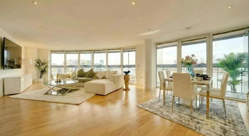 Spacious 2-Bed 2Bath Riverside Apartment with River Views Greenwich London - Image 1