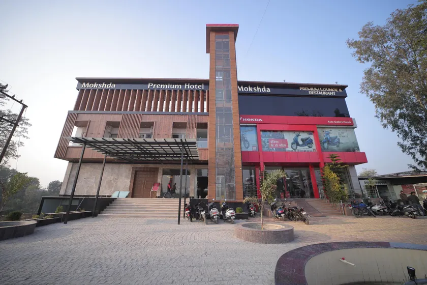 Mokshda Premium Hotel And Restaurant - Image 1