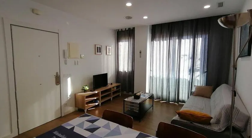 Apartamento P1 30min Sagrada Familia, 10 min playa - Image 1