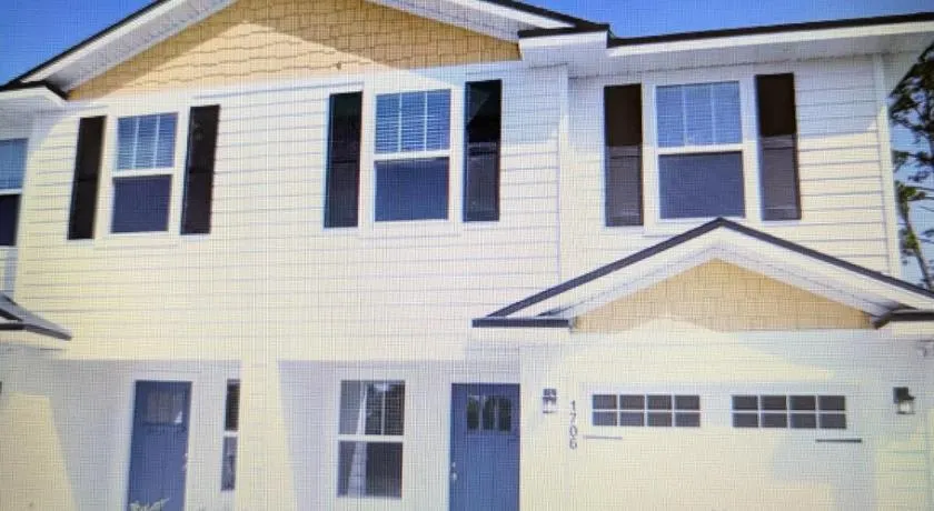 4 Bedroom Townhome in Beautiful Jacksonville, FL - Image 1