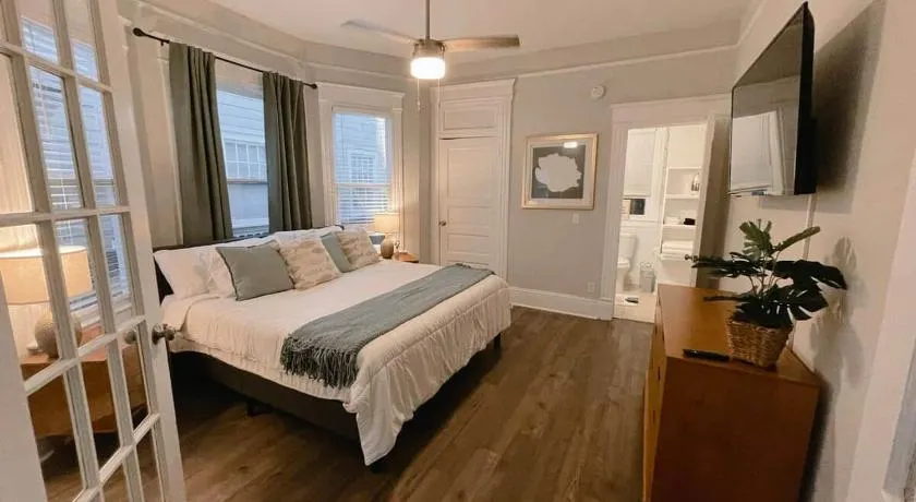 The Cozy Historic Retreat 2 BR - Image 1