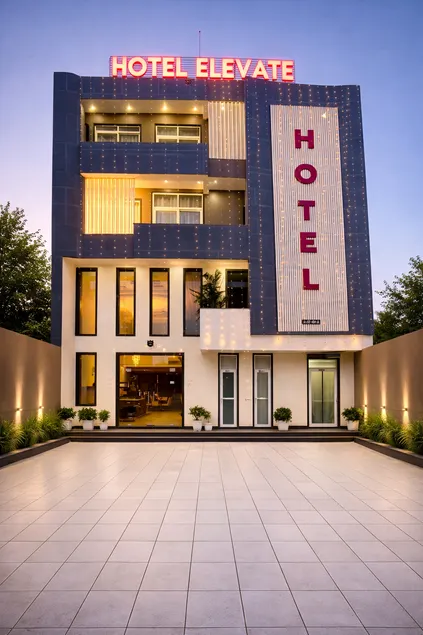 HOTEL ELEVATE - Image 1