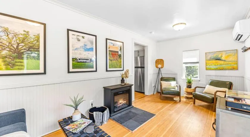 The Cottage On Wilsonville Road - Image 1