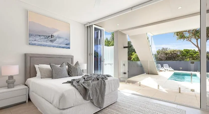 Seaside Luxury: Private Pool and Stunning Views - Image 1