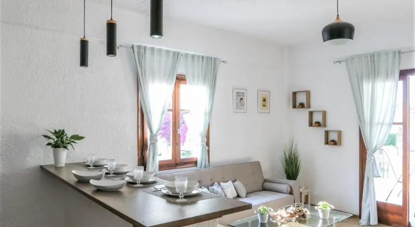 Beachfront deluxe apt. - Image 1