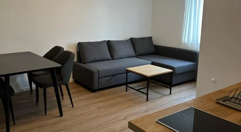 Wunderschöne sanierte Wohnung vor den Toren Kölns - Image 1