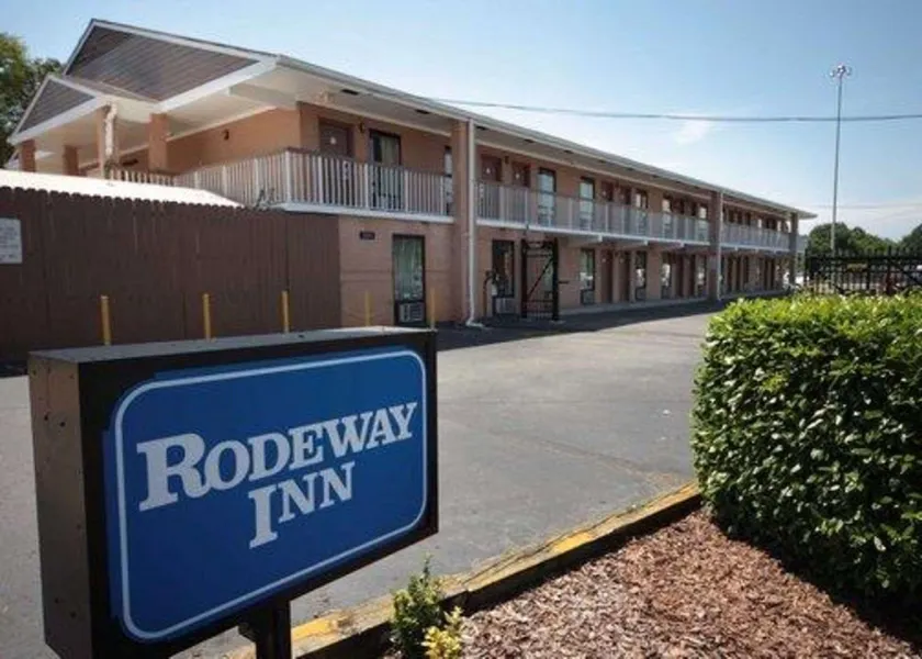 Rodeway Inn Charlotte North End - Image 1