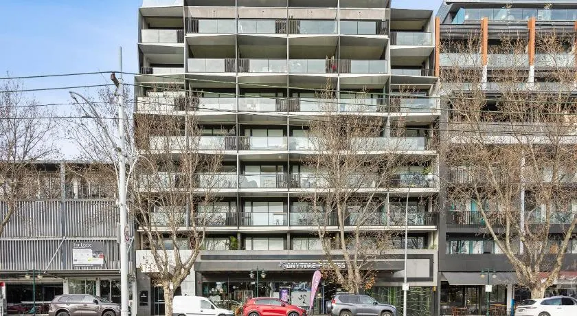 Complete Host Halo Apartments - Image 1