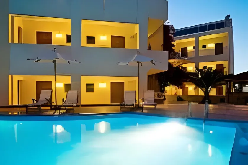 Iperion Beach Hotel - Image 1