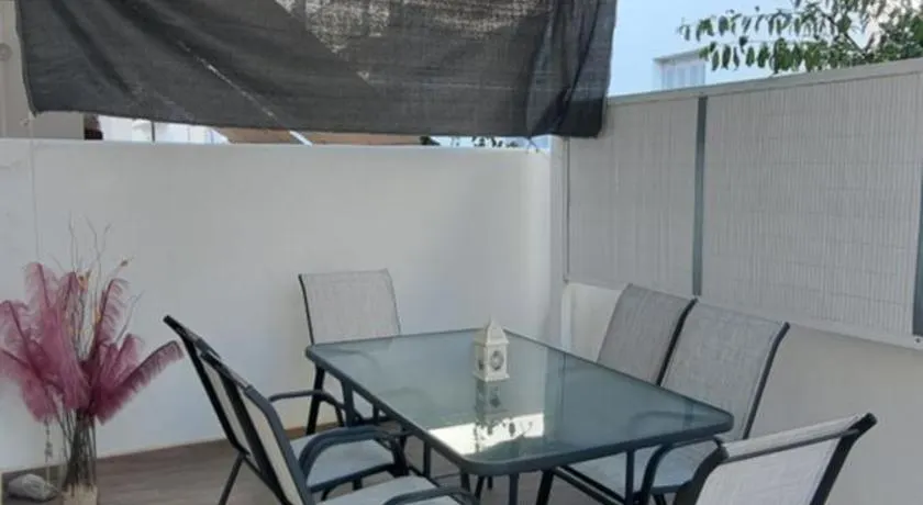 Lila Central Apartment 5 Min Walk to Port and Beach - Image 1