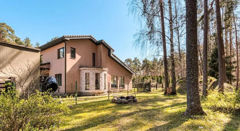 Luxury house in nature - Image 1