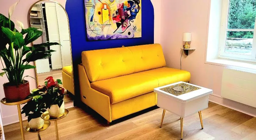 Golden Art Studio - Image 1