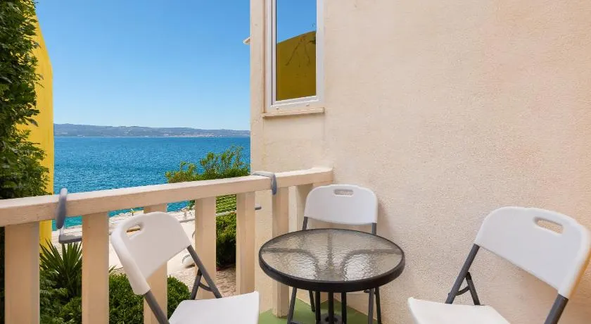 Lemonade Beach Apartments - Image 1
