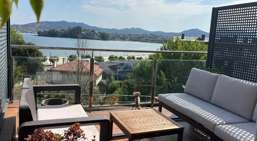 Apartamento en Baiona con vistas, terraza y garaje - Image 1