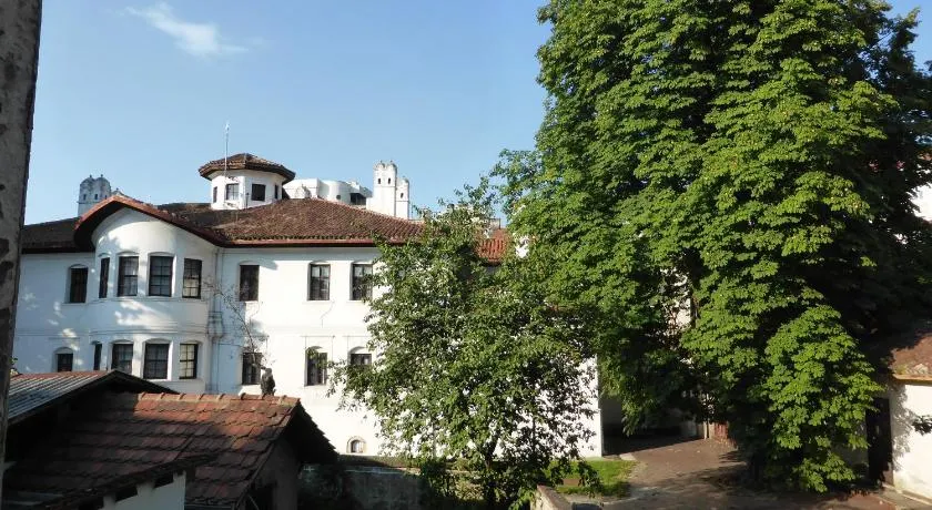 Central and modern - Image 1