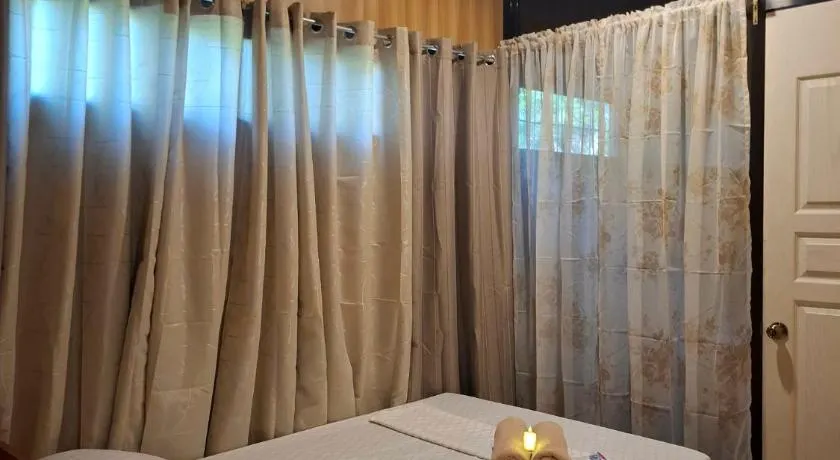 Queenbee's Place - Image 1
