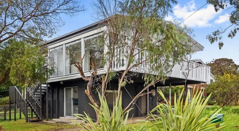 Justice Beach house Cowes - Image 1