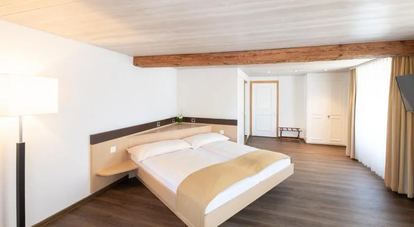 Hotel zum goldenen Kreuz - Image 1
