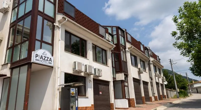 La Piazza Hotel - Image 1