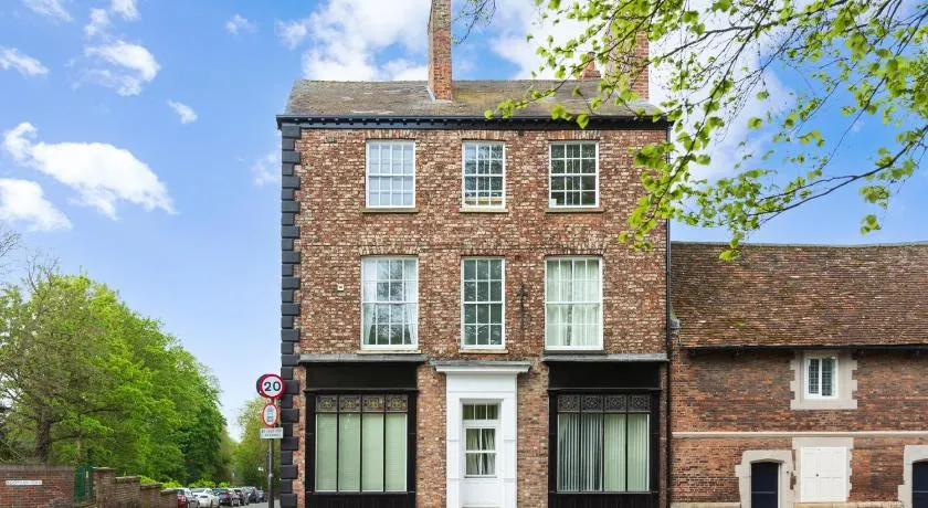 Bootham Court Grade II duplex apartment with free parking & Wi-Fi - sleeps 2-6 people - Image 1