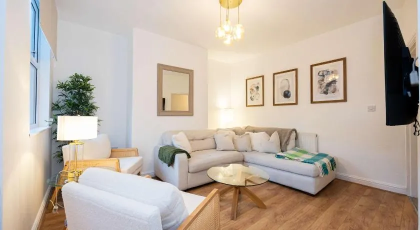 Goulder House- Close To Motorway & CO-OP Live - Image 1