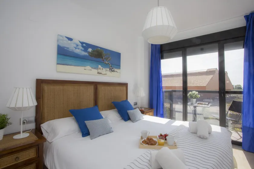 Cet appartement spacieux dans la ville de Valence dispose d'un balcon dont vous pourrez profiter toute l'année. Lumineux, moderne et confortable, avec piscine commune et espace pour enfants. Tout son confort rendra votre séjour inoubliable.Cet appartem - Image 1
