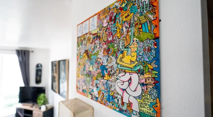 Artistic stunning apartment city view - Image 1