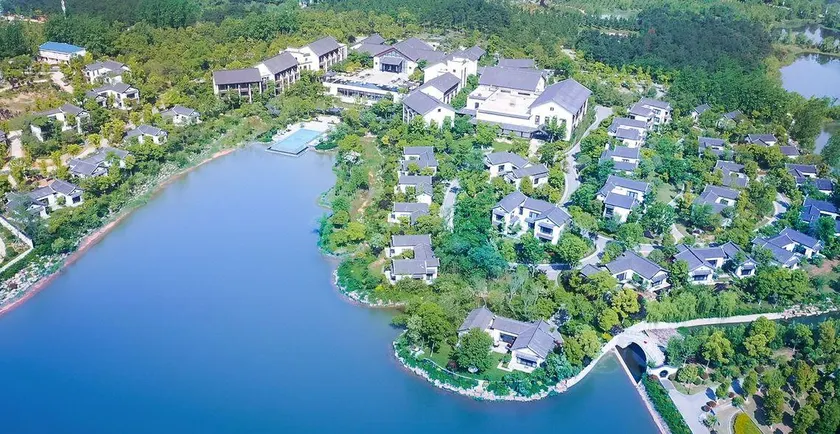 Nanhu Bailuyuan Hotel - Image 1