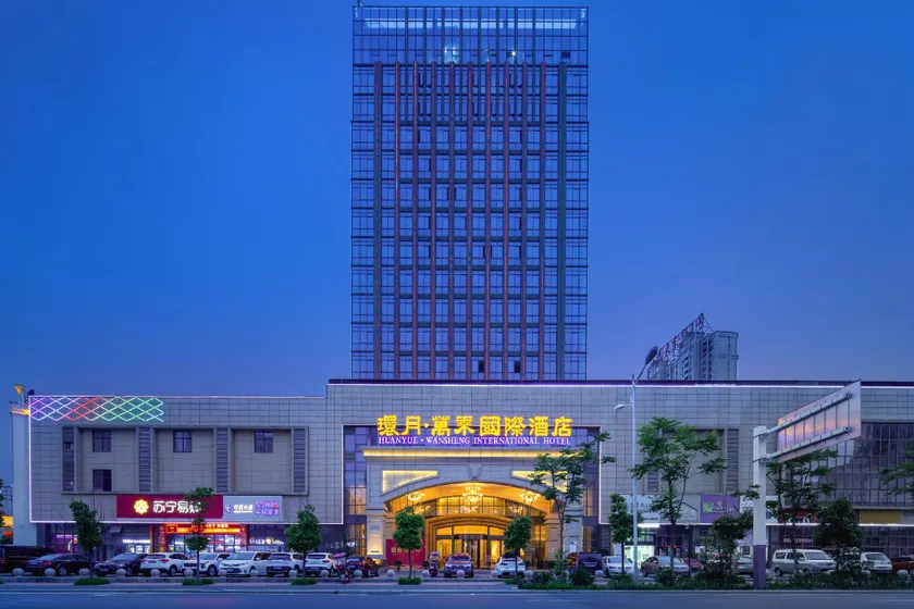 Huanyue Wansheng International Hotel - Image 1