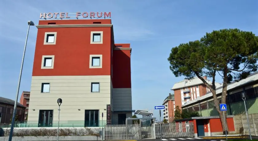 Hotel Forum - Image 1