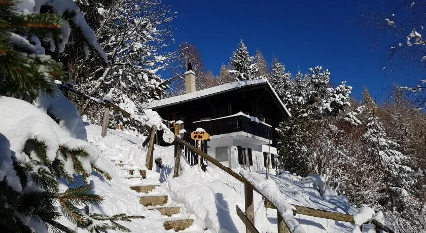 Charming chalet with panoramic view and private parking in Gruyère - Image 1